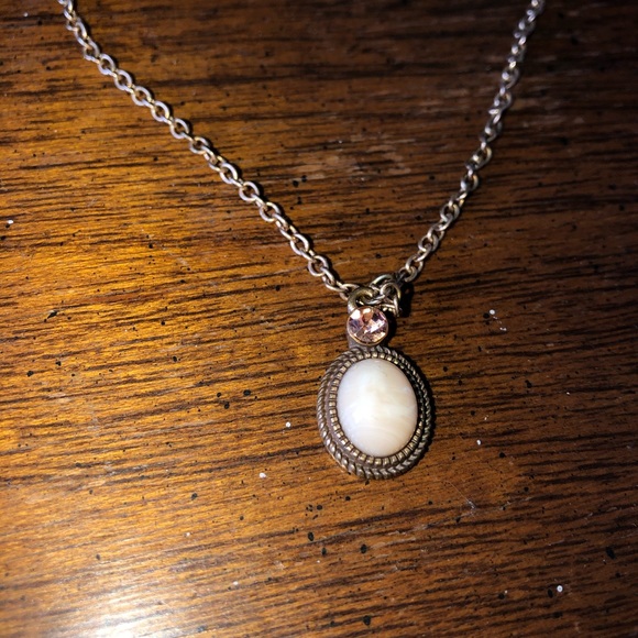 Golden necklace with pendant - Picture 2 of 2